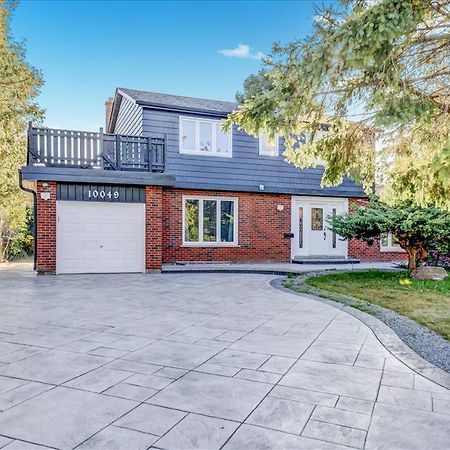 Stunning 7 Bedroom Rougeview Home With 2 Kitchens, 5 Bathrooms, Amazing Backyard & 8-Car Parking Toronto Extérieur photo