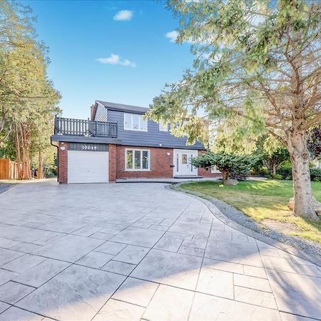 Stunning 7 Bedroom Rougeview Home With 2 Kitchens, 5 Bathrooms, Amazing Backyard & 8-Car Parking Toronto Extérieur photo
