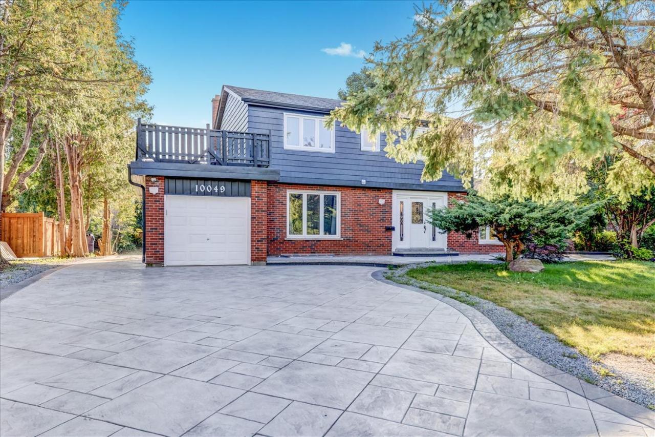 Stunning 7 Bedroom Rougeview Home With 2 Kitchens, 5 Bathrooms, Amazing Backyard & 8-Car Parking Toronto Extérieur photo