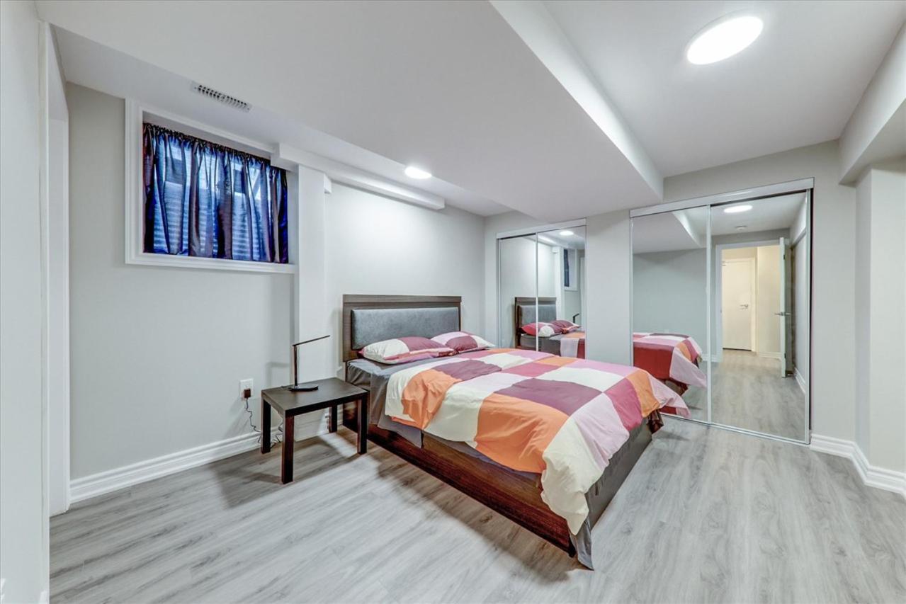 Stunning 7 Bedroom Rougeview Home With 2 Kitchens, 5 Bathrooms, Amazing Backyard & 8-Car Parking Toronto Extérieur photo